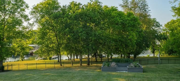 Lakefront Home! Game Tables and Boat Dock Hotels in Sumner County