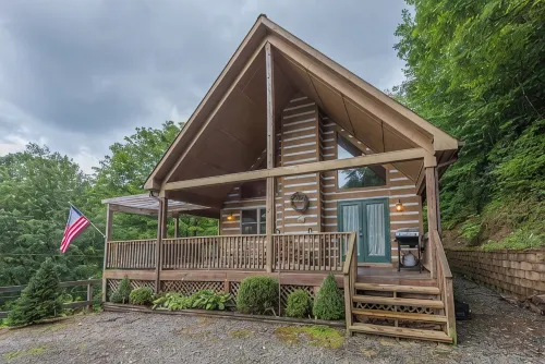 Hot Tub+River Views, Grill, Fireplace! Mtn Views, Private, 5 Min to Burnsville! - Chalets