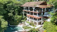 7Br Ocean View Villa in Manuel Antonio with Two Pools and Private Elevator - 2 stjerner