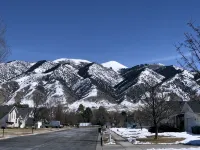Beautiful, Sparkling Clean 3 BR, 2.5 BA Townhome!! - Homestays