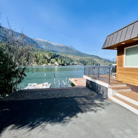 Dreamlike Lakefront Cabin on Lake Sutherland