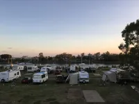 Aaok Riverdale Caravan Park - Bãi đậu xe