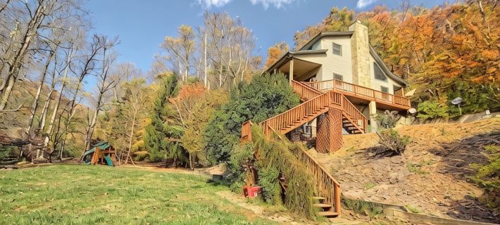 North GA Mountain Paradise Natural Swimming Pool and Stream Hotels in Towns County