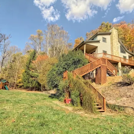 North GA Mountain Paradise Natural Swimming Pool and Stream