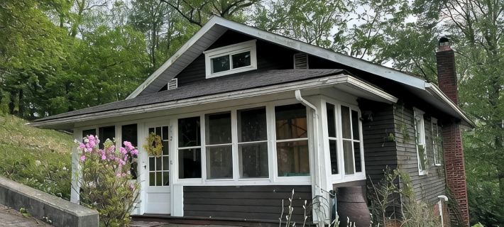 Bird's Eye View- Bungalow with Screened-in Porch and Fireplace Hotels in Orange County