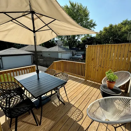 Space&style New rehab, first flr + bsmt of duplex, driveway prkng, walk to train