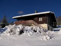 Chalet with fireplace (wood supplied) sleeps 10 (discount for stays of 3 nights or more) - 小木屋