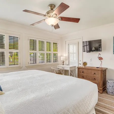 Walk to Florabama from Renovated Ground Floor 2Bd-2Ba w/ Pickleball, Boat Slips