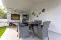 Villa Jelena | 4-Star Villa with Heated Pool, Privacy & Barbecue House - Wifi