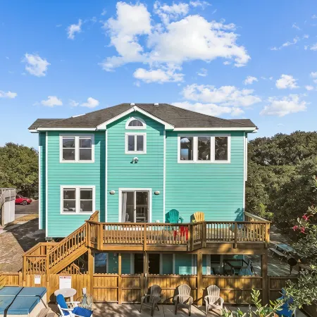 Family Fun House! Private Pool, Putting Green, Walk to Beach, Hot Tub, Game Room