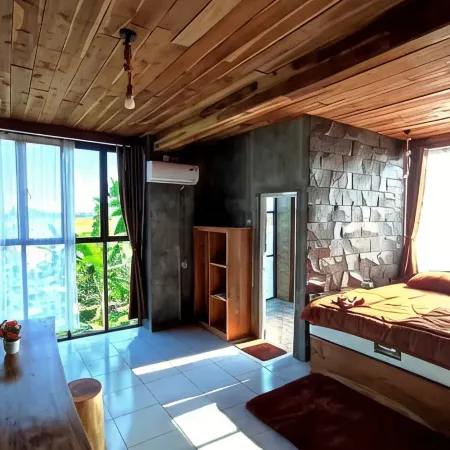 Bening Guest House Ambulu
