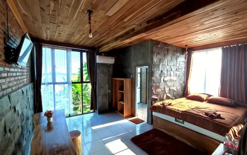 Bening Guest House Ambulu - Pensions
