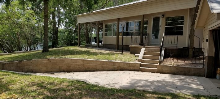 Suwannee River Bungalow Hotels in Levy County