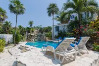 Beachfront Villa with pool & waterfall: Gorgeous sandy beach -  Casas de vacaciones