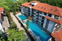 The Green Paradise Apartments - Pools