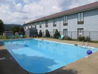 Americourt Hotel - Mountain City Hotels in Johnson County