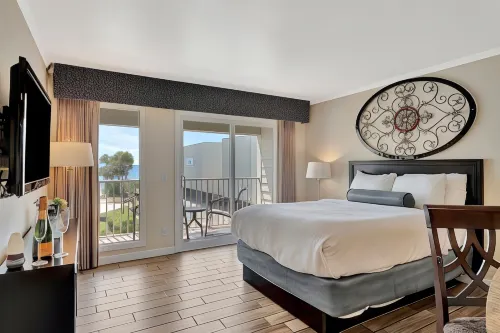 Sea La Vie, Peaceful Bayview Balcony & Heated Pool