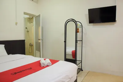 RedDoorz Near Gor Satria Purwokerto Hôtels à : Purwokerto