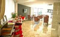 VR Queen Street Hotel & Suites - servizio colazione