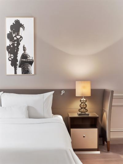 エッフェル塔の景色のある部屋(ダブルベッド) ウェスティン・パリ－ヴァンドームの写真