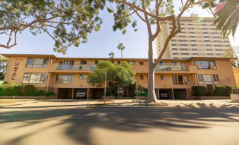 Cal Mar Hotel Suites