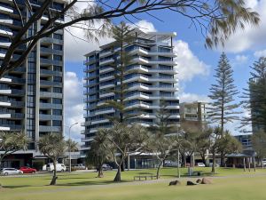 X Kirra Apartments