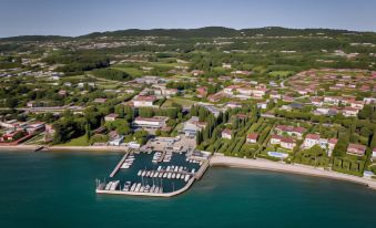 Le Terrazze Sul Lago Hotel & Residence