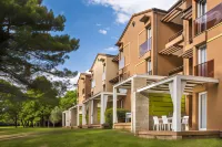 Apartments Stella Plava Laguna فنادق في أوماغ