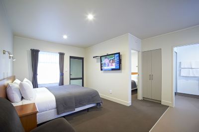 Executive One-Bedroom Apartment - 2 Queen Beds