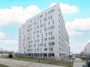 8th Floor Apartment in Warsaw by Renters