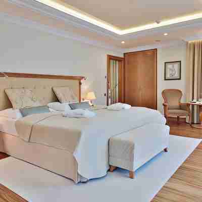 Retro Riverside Wellness Resort Rooms