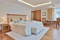 Retro Riverside Wellness Resort Hotel di Karlovy Vary District