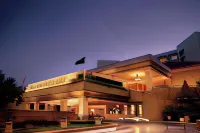 JW Marriott Mumbai Juhu Các khách sạn gần Prabhakar Thakare Garden