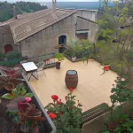 Aux Vieux Arceaux Hotels in Mercuer
