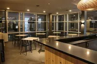 Giluxe Hotel - parkir