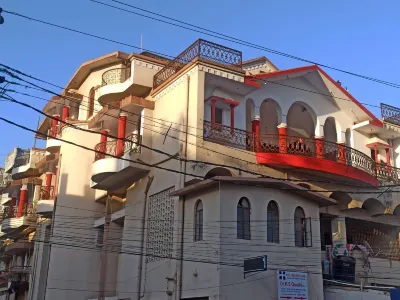 The Candy Suites Hotel dekat Dewri Mandir