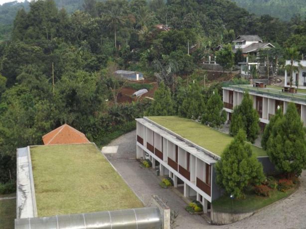 Jimmers Mountain Resort Hotels in Cisarua