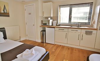 Central Studios Gloucester Road by Roomsbooked