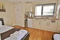 Central Studios Gloucester Road by Roomsbooked Hotels in Badgeworth