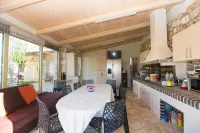 Acrothea Perdika Hotel di Perdika