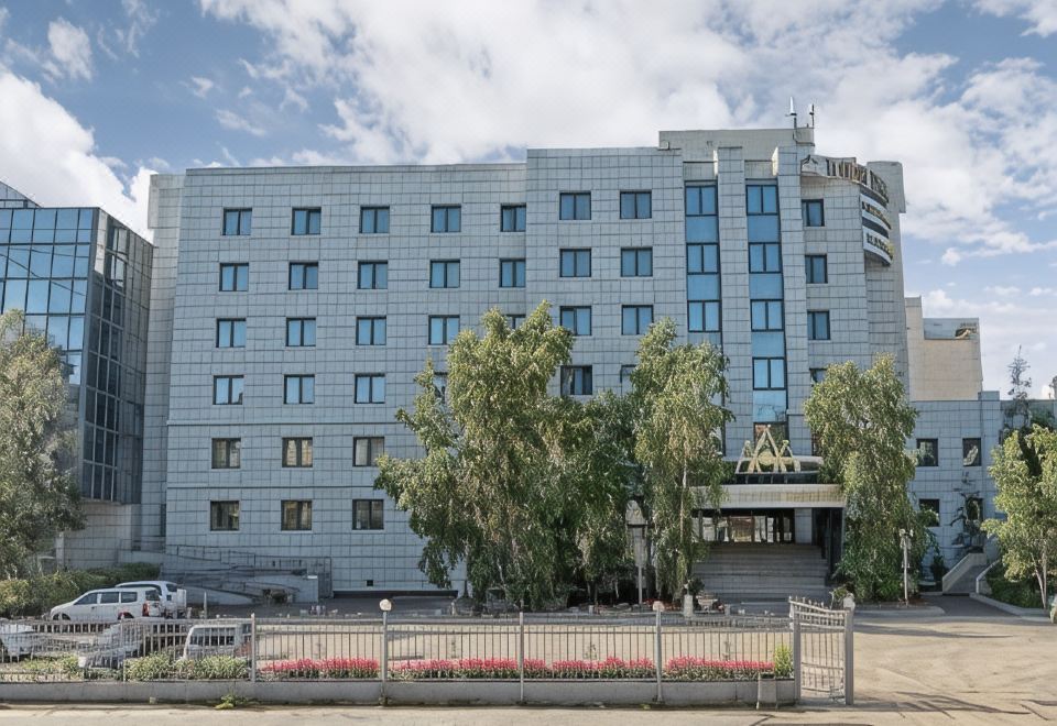 Tygyn Darkhan Hotel 외관