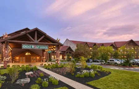 Great Wolf Lodge Poconos Отели рядом с достопримечательностью «Кеймелбек Маунтин Адвенчерс»