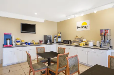 Days Inn by Wyndham Chester Отели в г. Бермуда