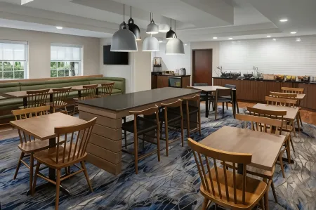 Fairfield Inn & Suites Portland South/Lake Oswego Отели рядом с достопримечательностью «оз. Освего»