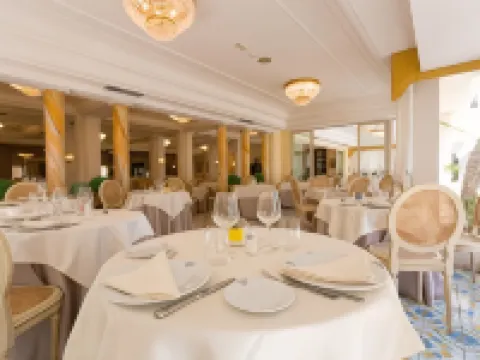 Hellenia Yachting Hotel & Spa Hotele w: Giardini Naxos