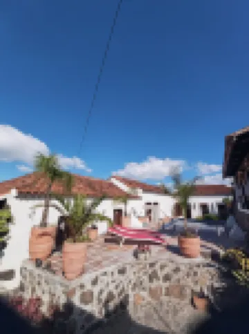 Villa-Sleeps4-Parking-Garden-Pool-NearAirport