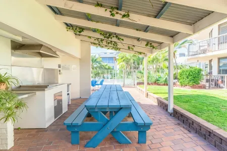 Beach Palms Holiday Apartments Отели в г. Palm Beach