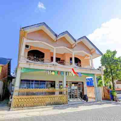 Collection O 92897 Hotel Intan Near Kantor Syahbandar Bawean Hotel Exterior