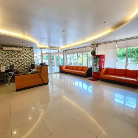 Better Place Hotel Отели рядом с достопримечательностью «Муниципалитет Убонрачатхани»