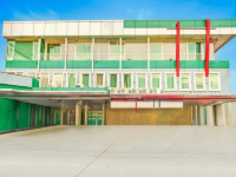 Townhouse OAK Makati Manila Near PNR Pasay Evangelista formerly VIP Suites Hotels near PNR Pasay Road Station